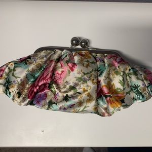 Also floral clutch